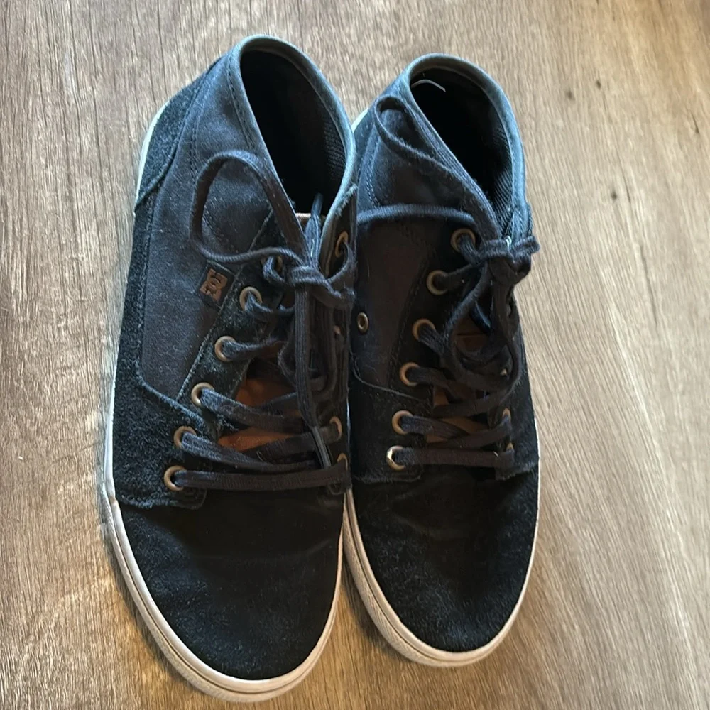 DC mid top sneakers size 6
